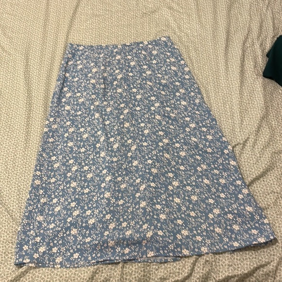 COMMENSE Floral Wrap Full Skirt (MIDI) - Picture 4 of 5